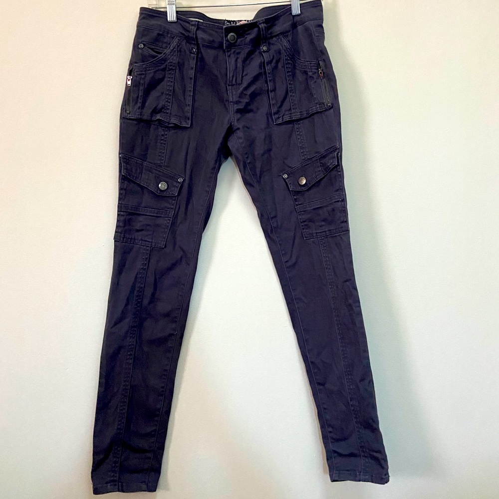 Low rise women’s cargo